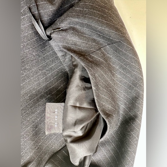 AKRIS A-Line Pinstripe Navy Wool Skirt, Like New, size 6 - Picture 6 of 7